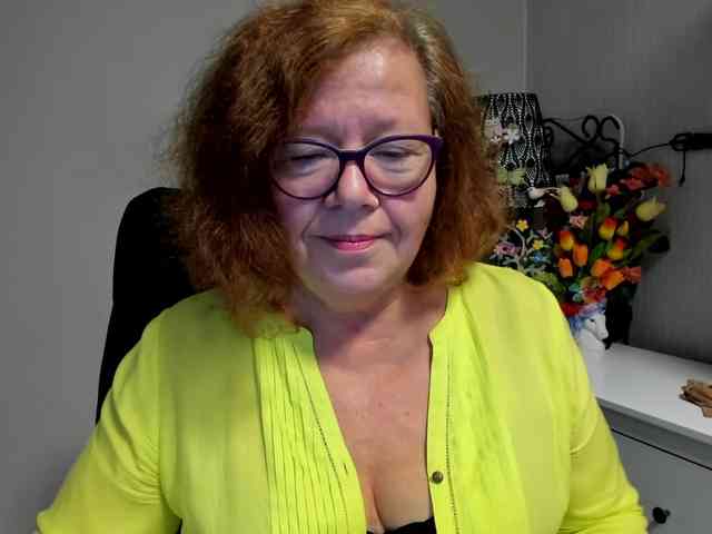 flirty-adele webcam
