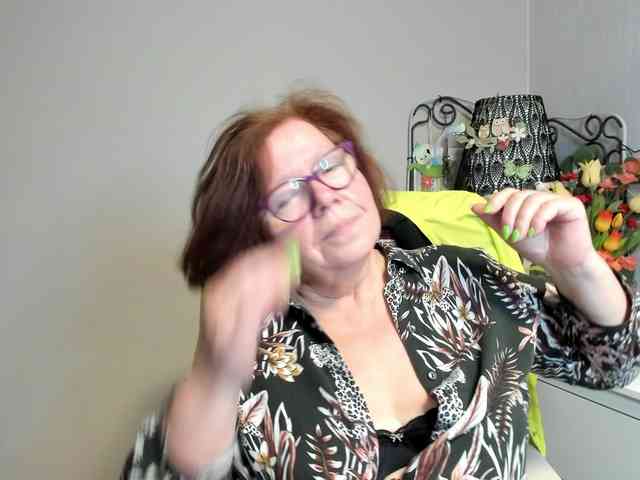 flirty-adele webcam