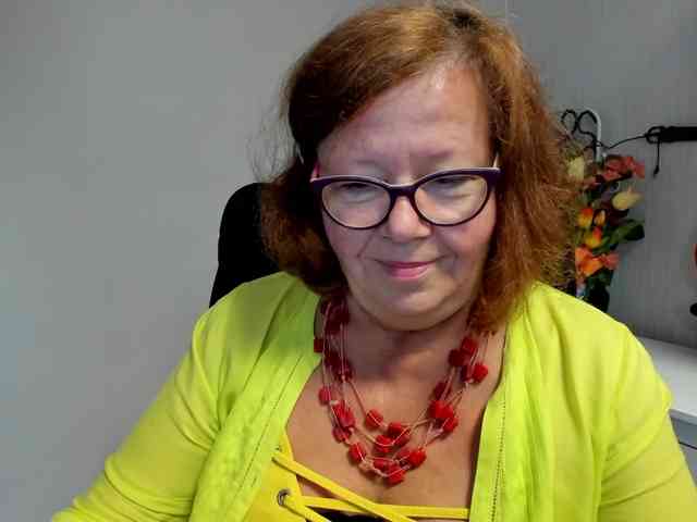 flirty-adele webcam
