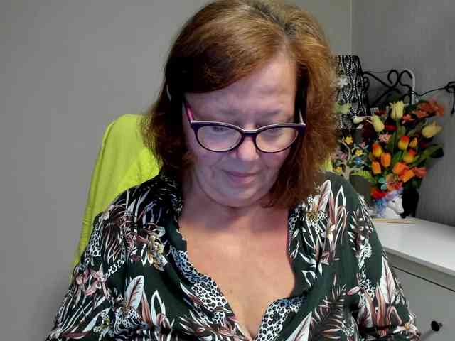 flirty-adele webcam