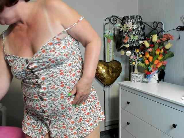 flirty-adele webcam