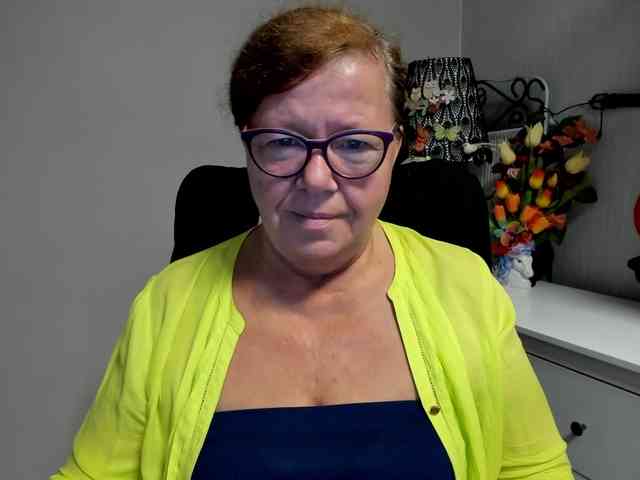 flirty-adele webcam