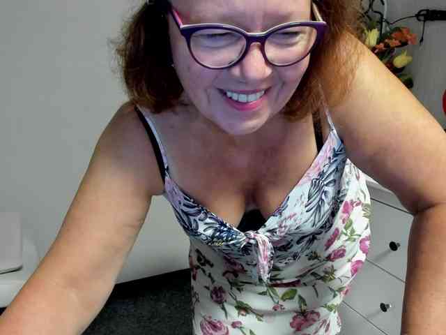 flirty-adele webcam
