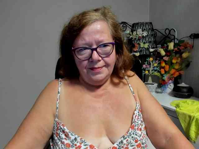 flirty-adele webcam