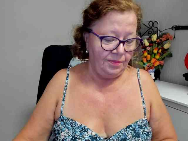 flirty-adele webcam
