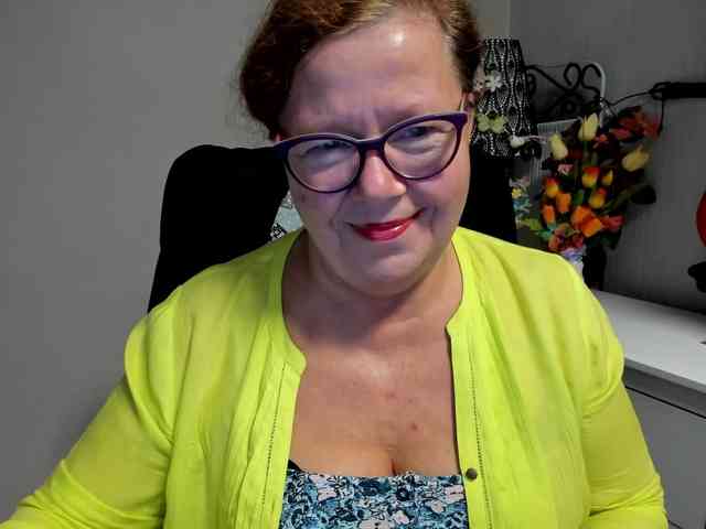 flirty-adele webcam