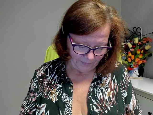 flirty-adele webcam