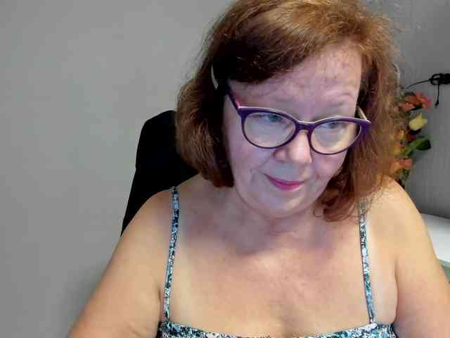 flirty-adele webcam