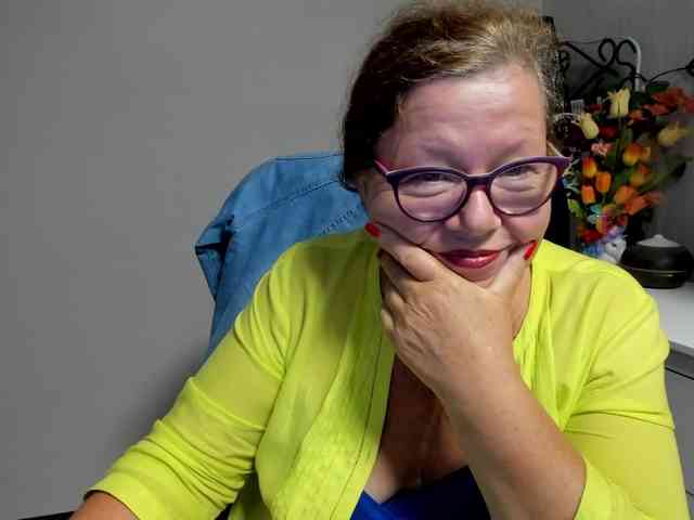 flirty-adele webcam