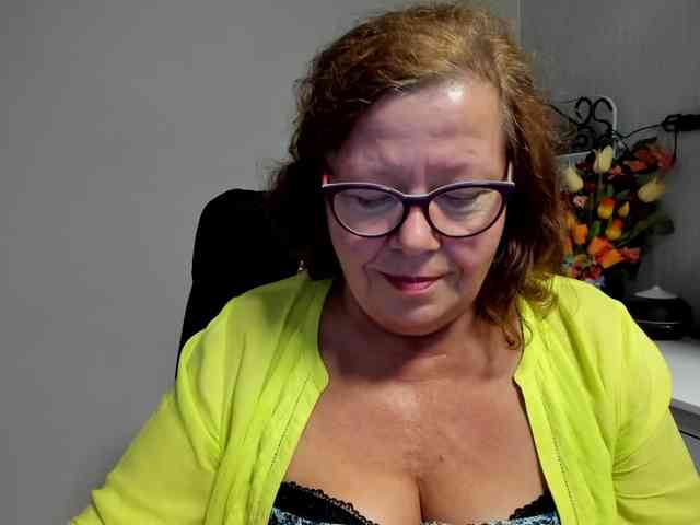 flirty-adele webcam