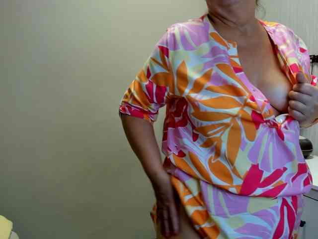 flirty-adele webcam