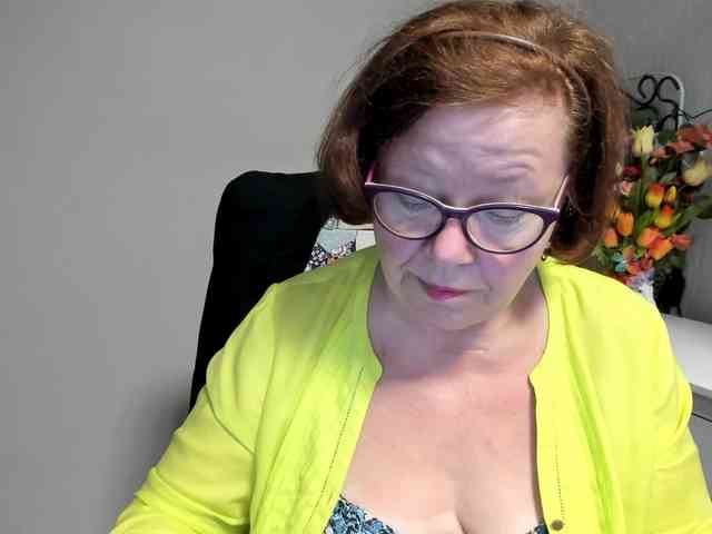flirty-adele webcam