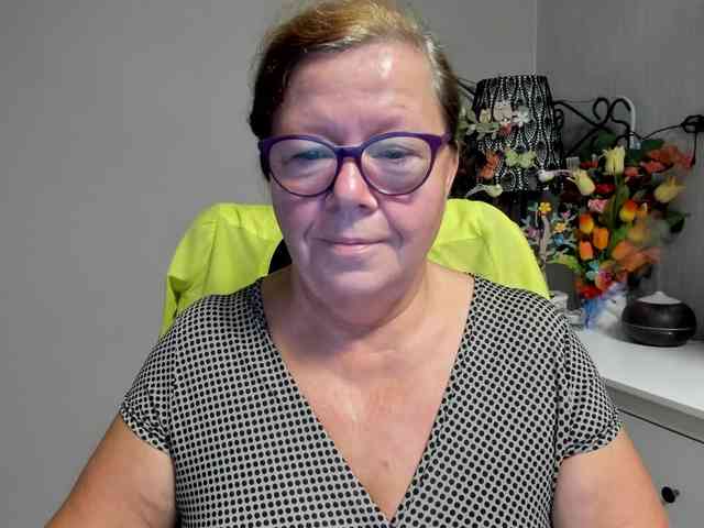 flirty-adele webcam