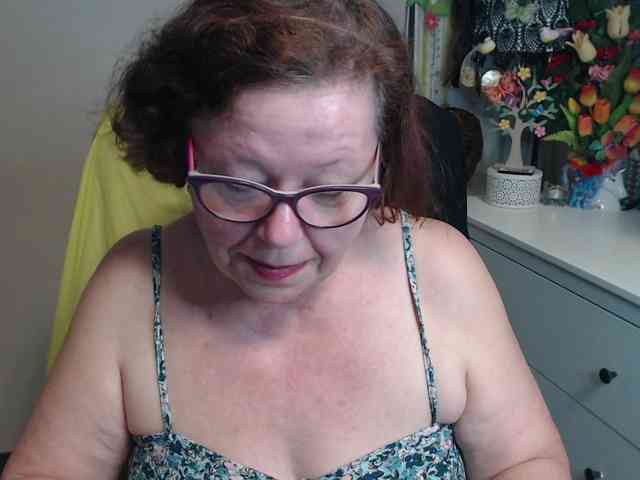 flirty-adele webcam