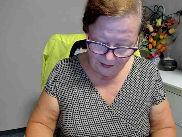 flirty-adele webcam