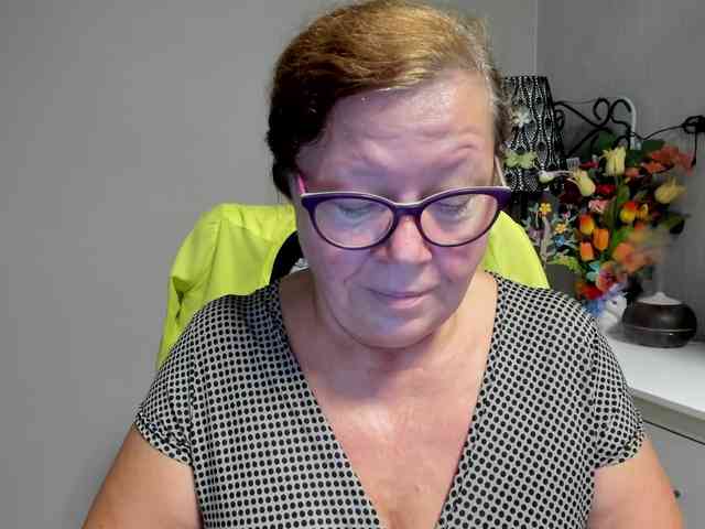 flirty-adele webcam