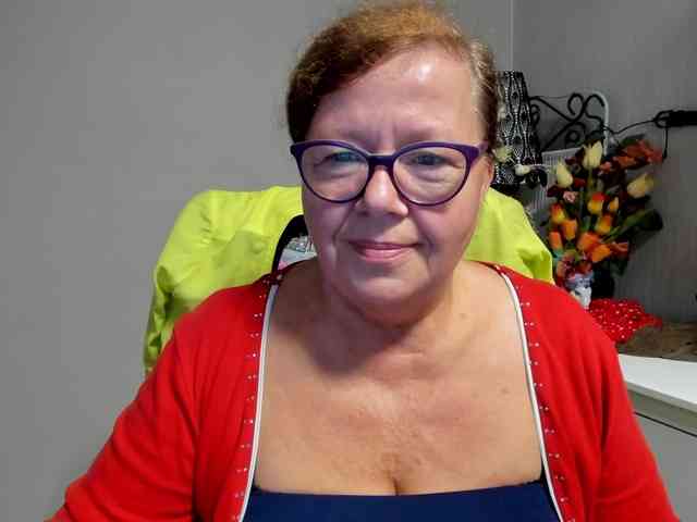 flirty-adele webcam