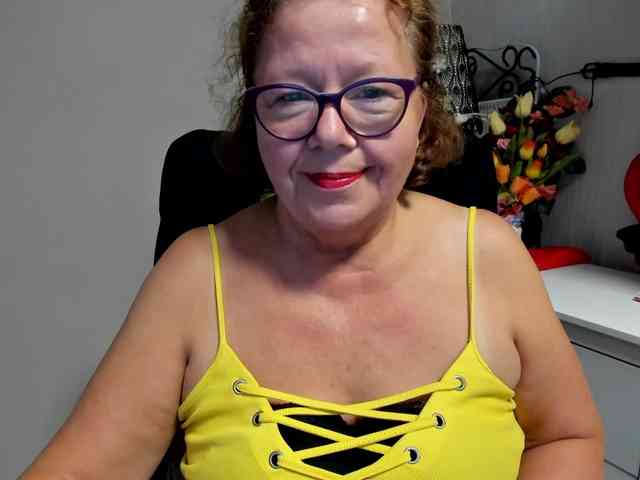 flirty-adele webcam