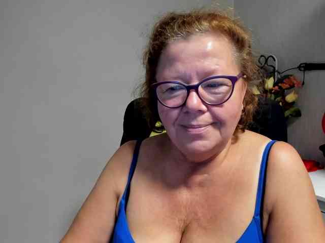 flirty-adele webcam