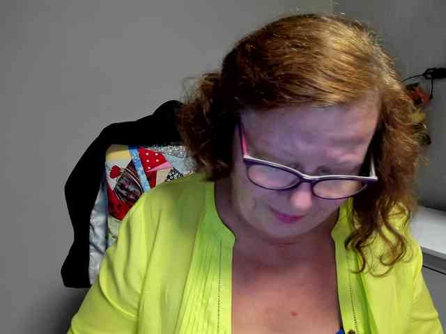 flirty-adele webcam