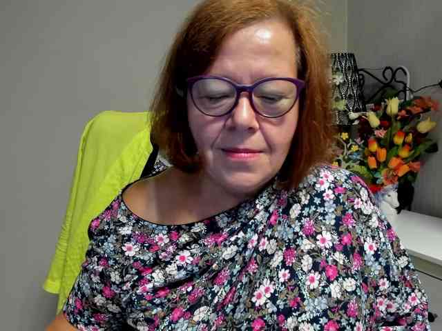 flirty-adele webcam