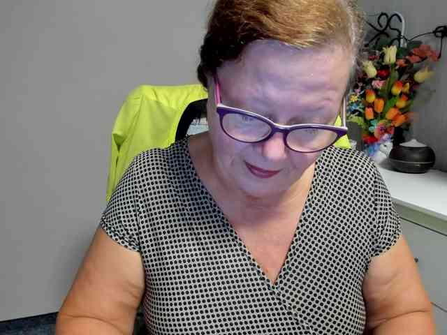 flirty-adele webcam