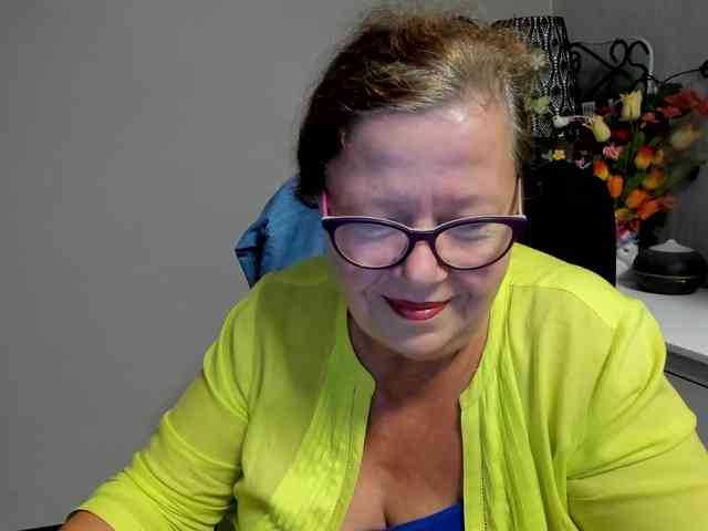 flirty-adele webcam