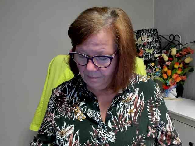 flirty-adele webcam