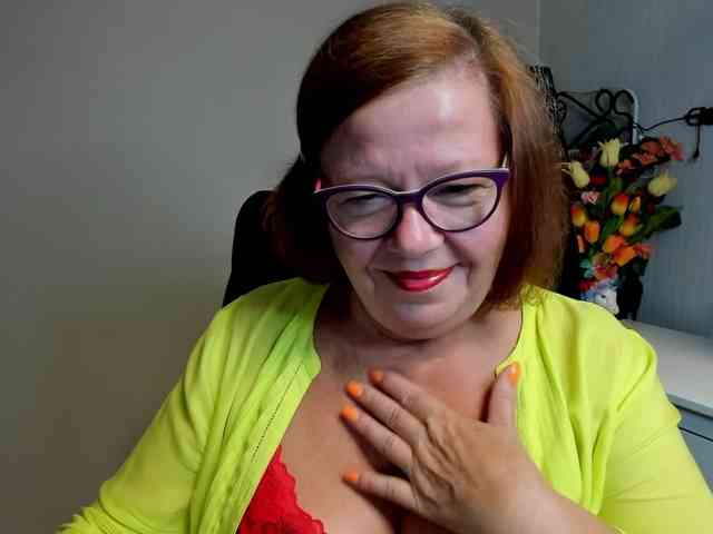 flirty-adele webcam
