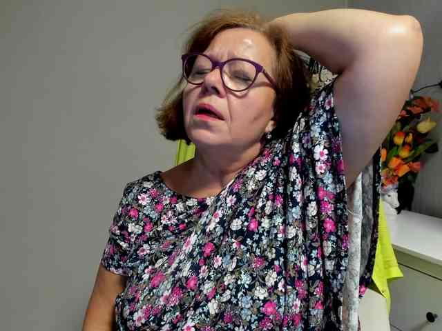 flirty-adele webcam