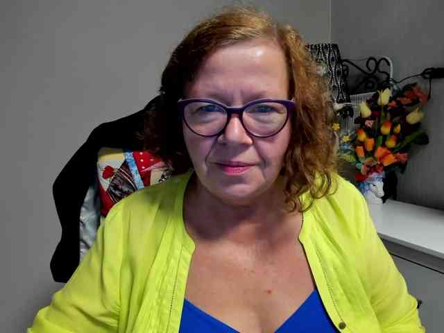 flirty-adele webcam