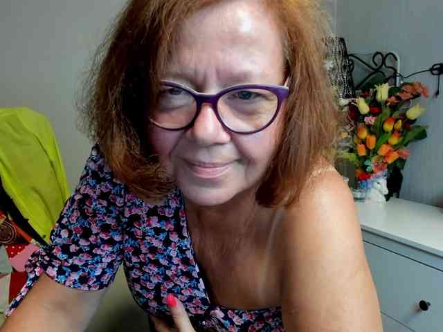 flirty-adele webcam