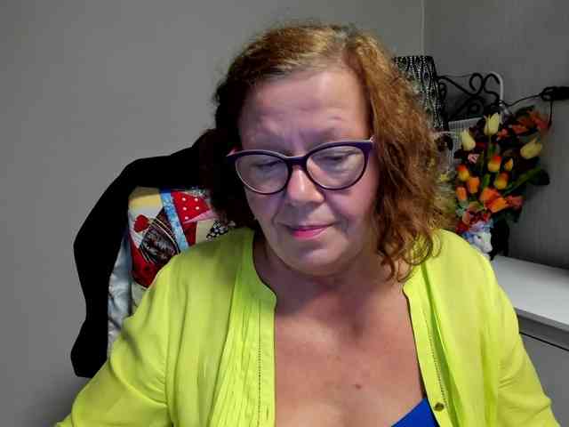 flirty-adele webcam