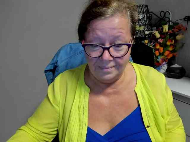 flirty-adele webcam