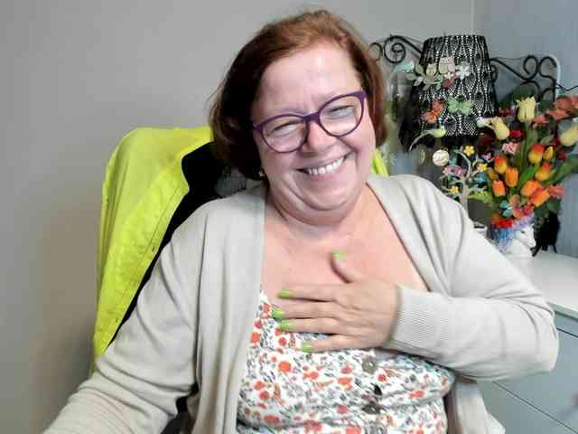 flirty-adele webcam
