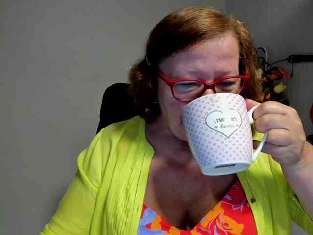 flirty-adele webcam