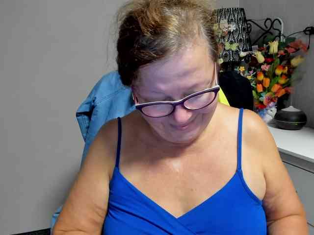 flirty-adele webcam