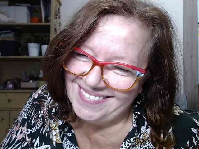 flirty-adele webcam