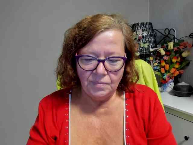 flirty-adele webcam
