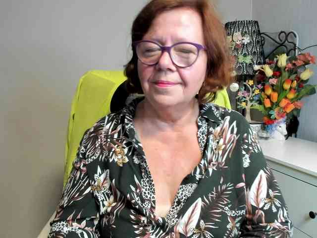 flirty-adele webcam