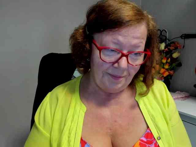 flirty-adele webcam