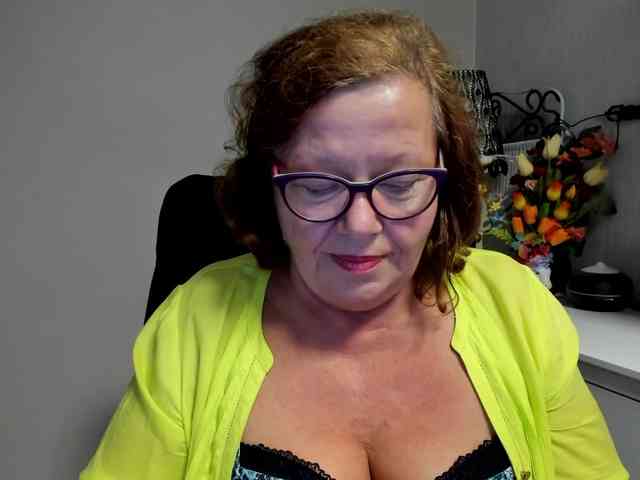 flirty-adele webcam