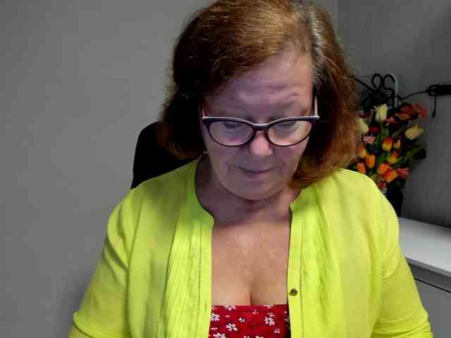 flirty-adele webcam