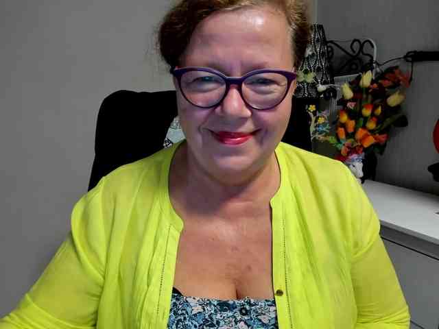 flirty-adele webcam