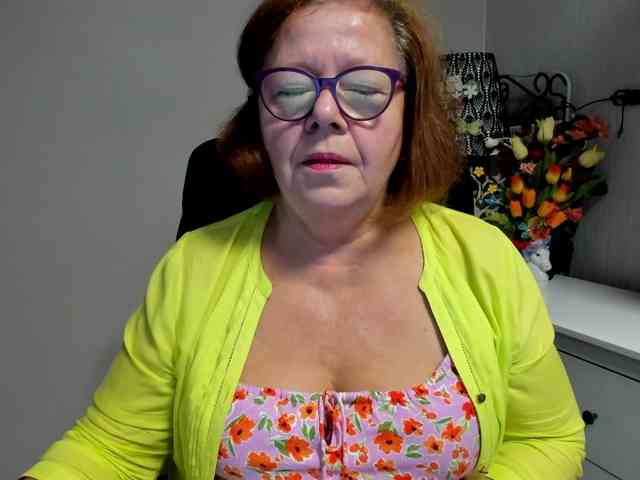 flirty-adele webcam