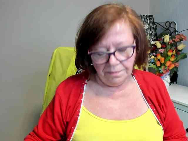 flirty-adele webcam