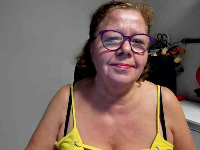 flirty-adele webcam
