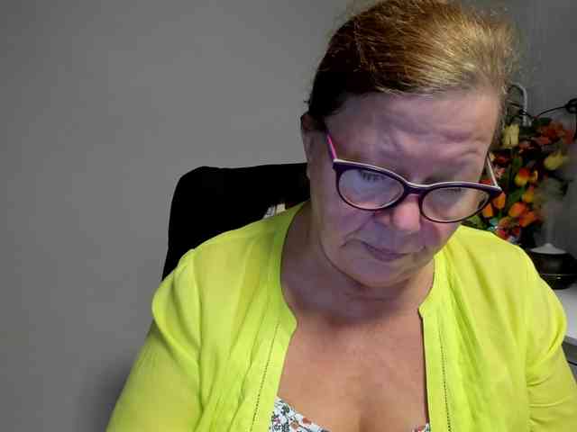 flirty-adele webcam