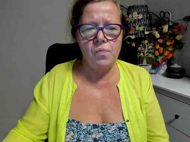 flirty-adele webcam