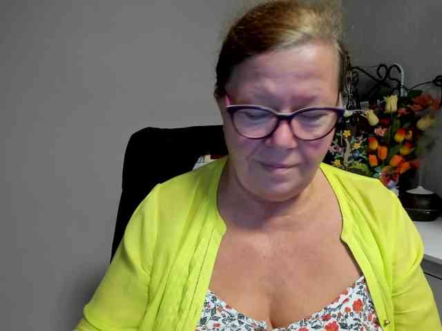 flirty-adele webcam